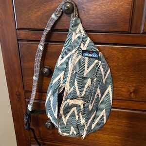 Kavu Zigzag Sling Bag - Teal and Cream